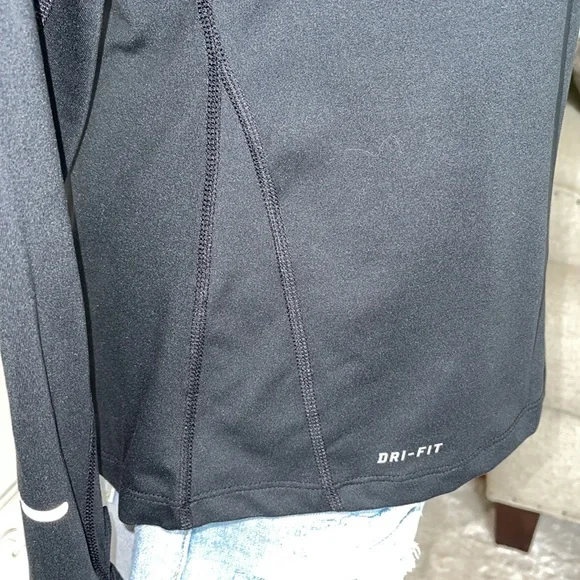 Nike Element Dri-Fit Black 1/2 Zip Running Top - Picture 8 of 9